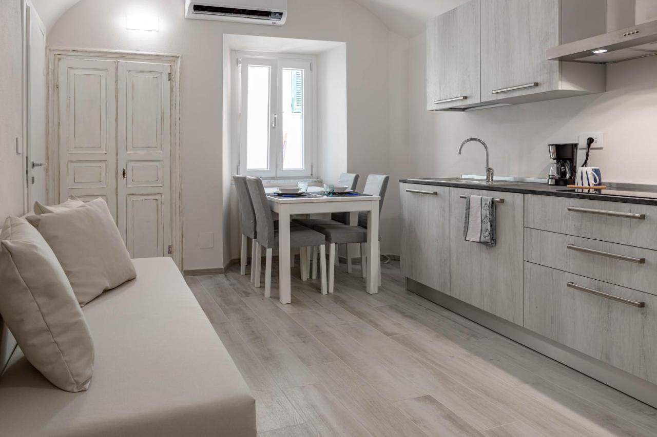 산토스테파노알마레 H11 Piccola Perla A Un Passo Dal Mare 아파트 외부 사진